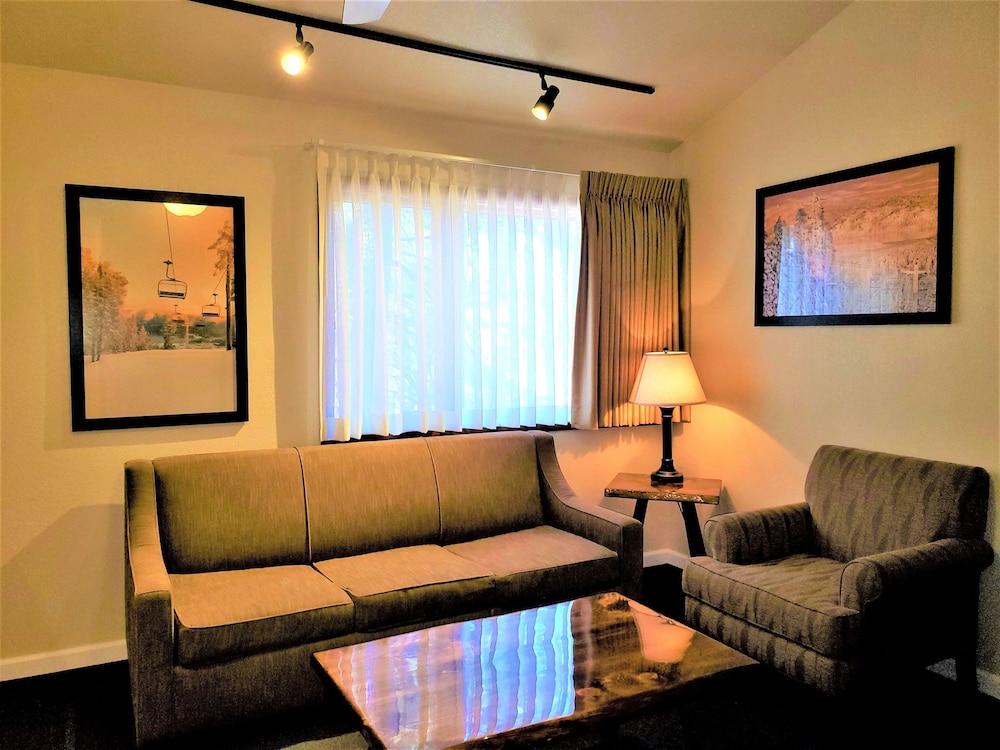 Getaways at Snow Lake Lodge 35/50