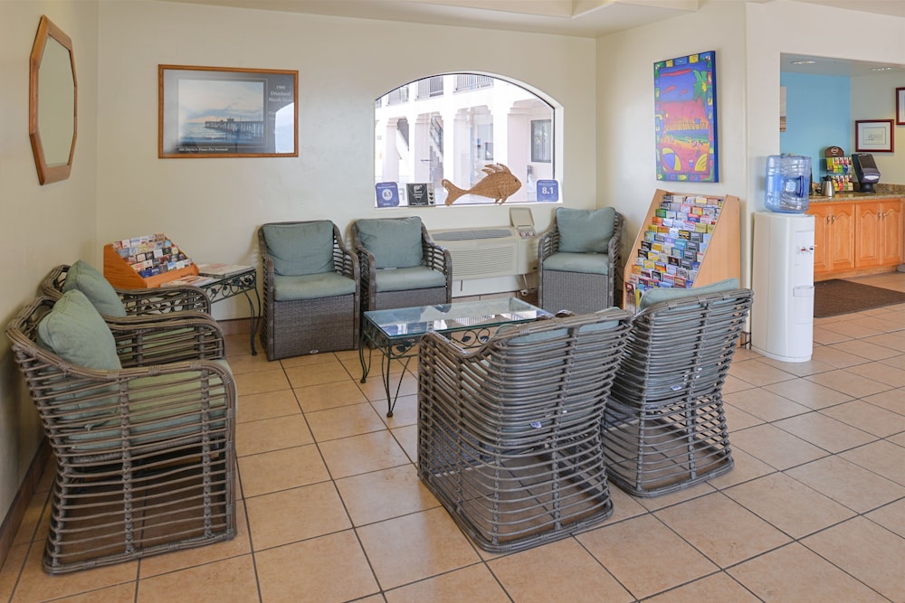 Edgewater Inn And Suites 49/76