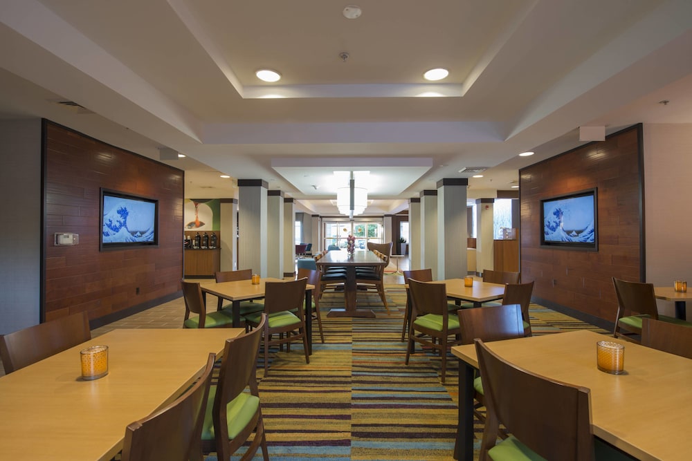 Fairfield Inn And Suites By Marriott Greenwood 38/47