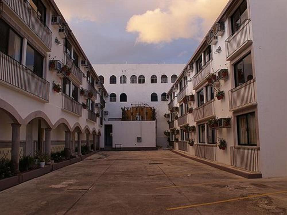 Hacienda de Castilla Hotel 55/60