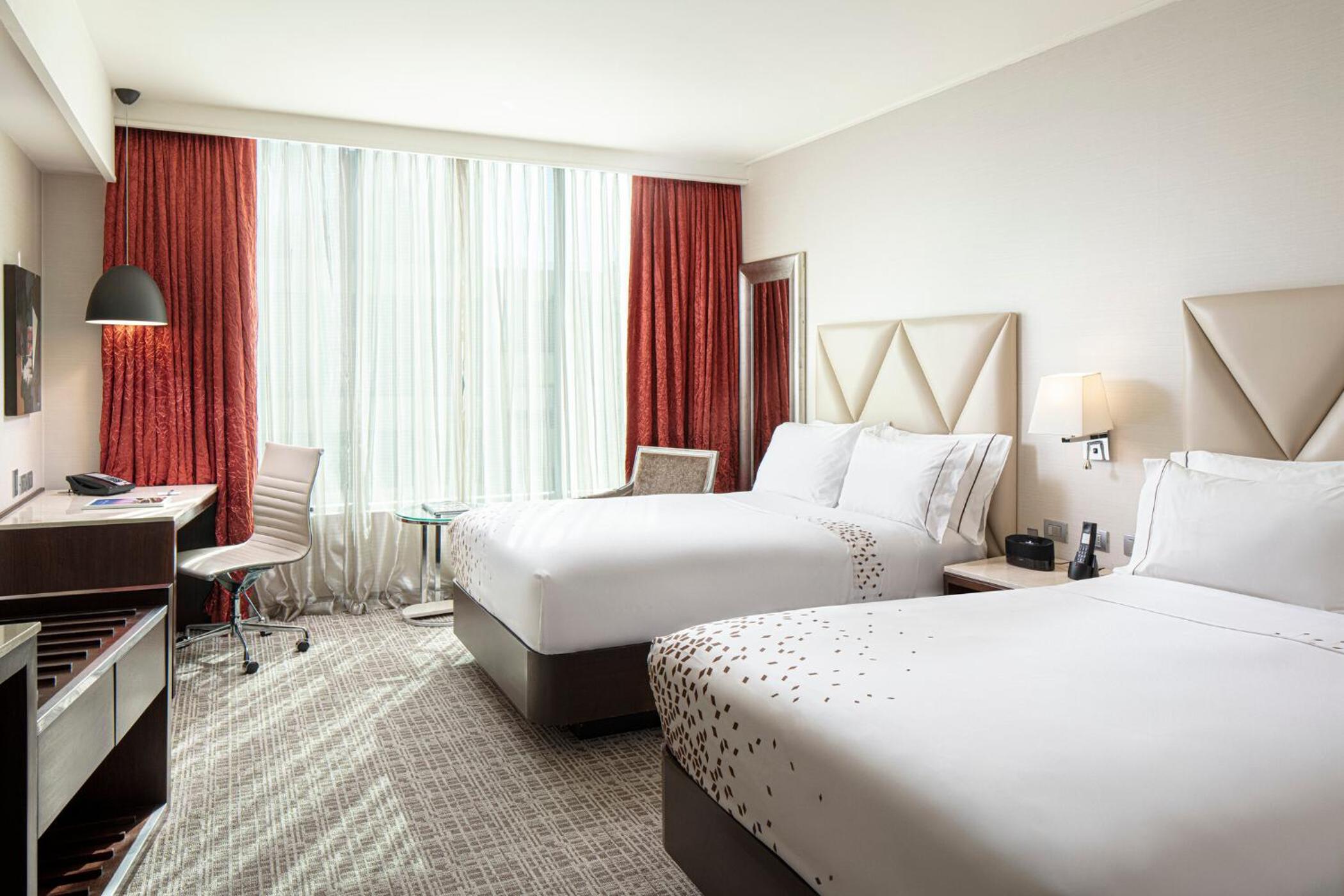 Guest Room, Twin Beds, Small, Concierge Level