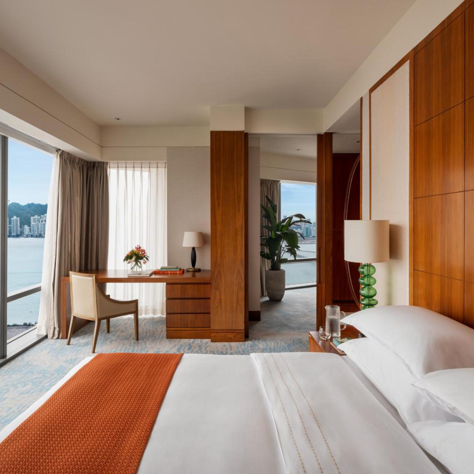 Suite, Water Front