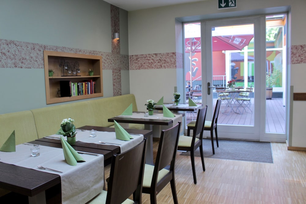 Holi Hostel Hotel 37/43