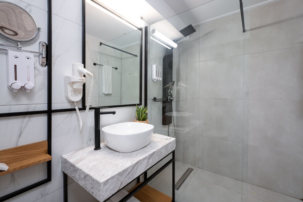 Enattica Suites 46/50