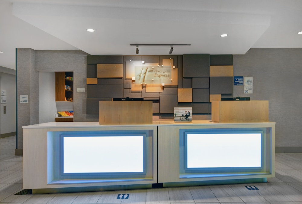 Holiday Inn Express Suites Atmore North 10/48