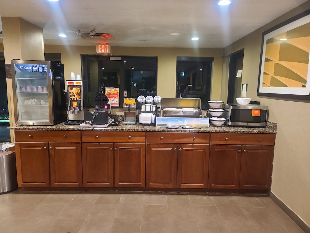Comfort Inn & Suites Leeds I-20 3/18