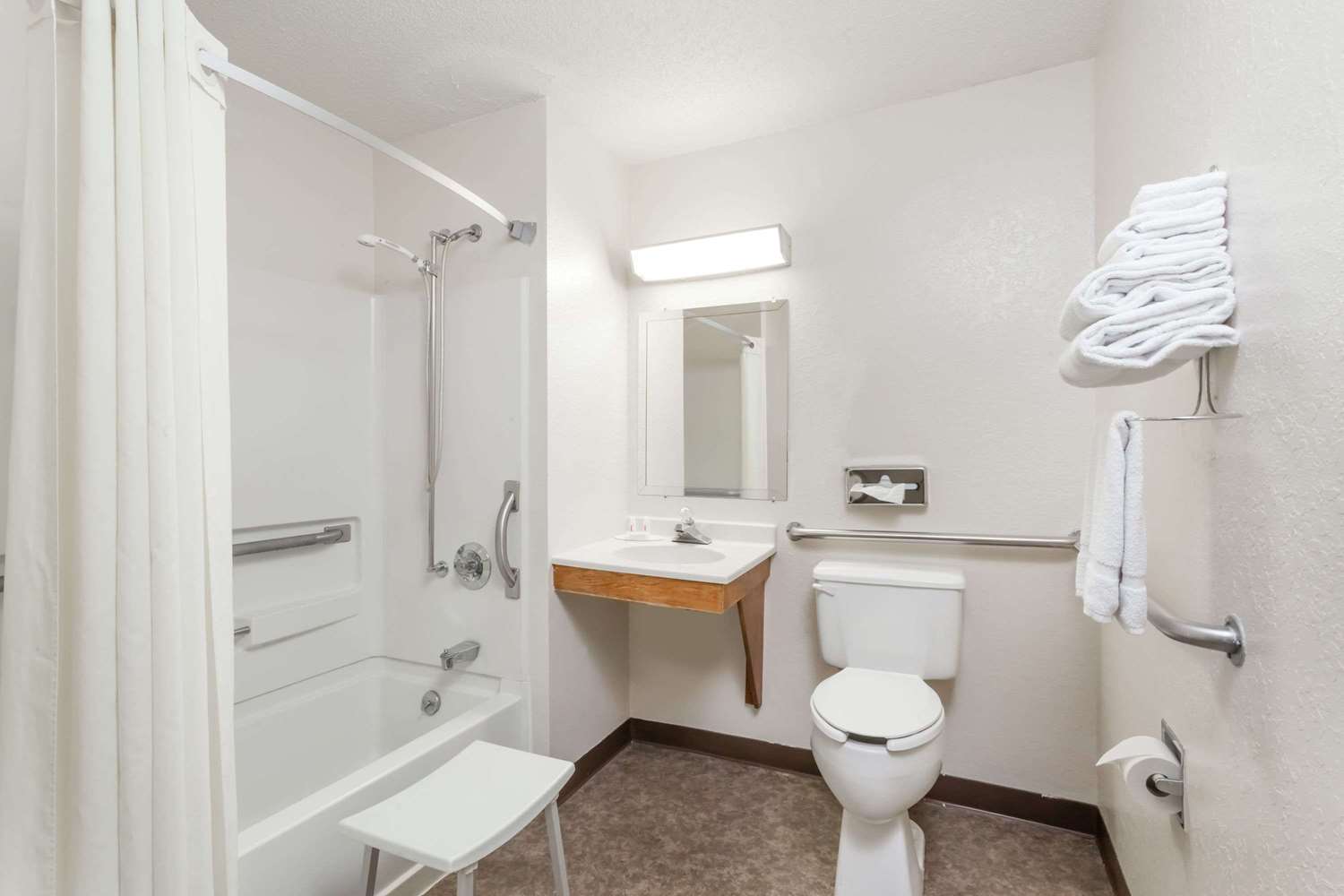 Super 8 by Wyndham Sidney NY 30/30