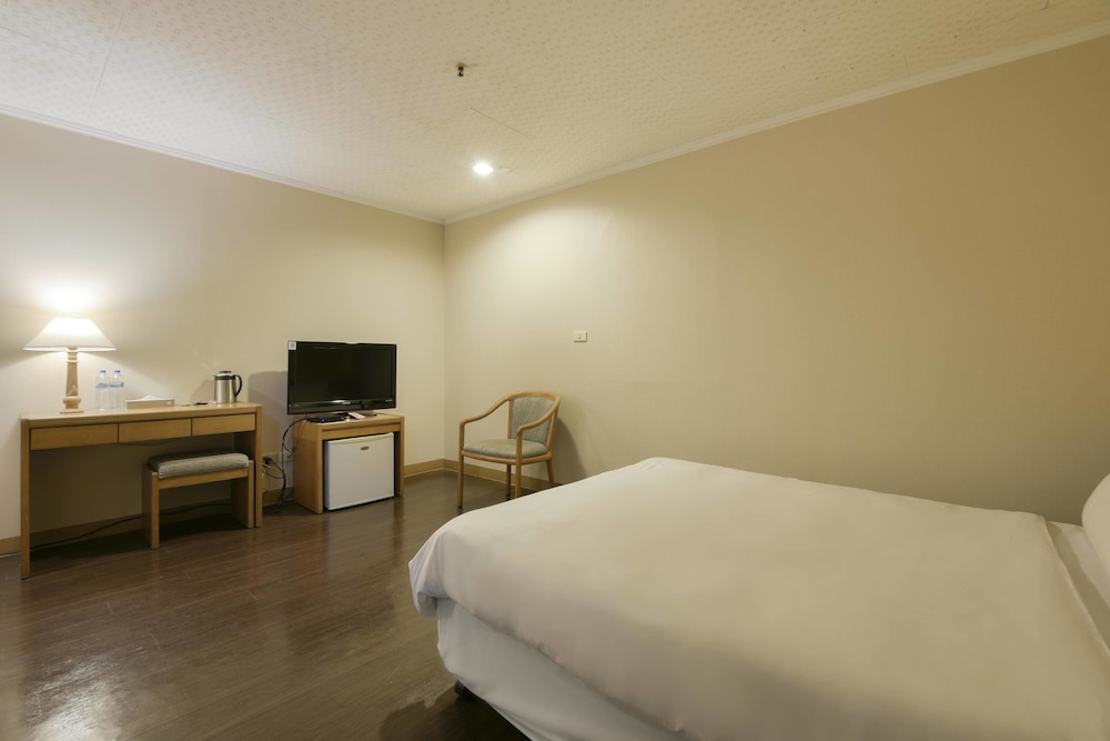 Back Home Hotel 27/50