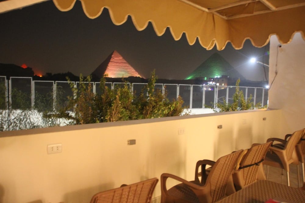 Farida Pyramids View 10/30