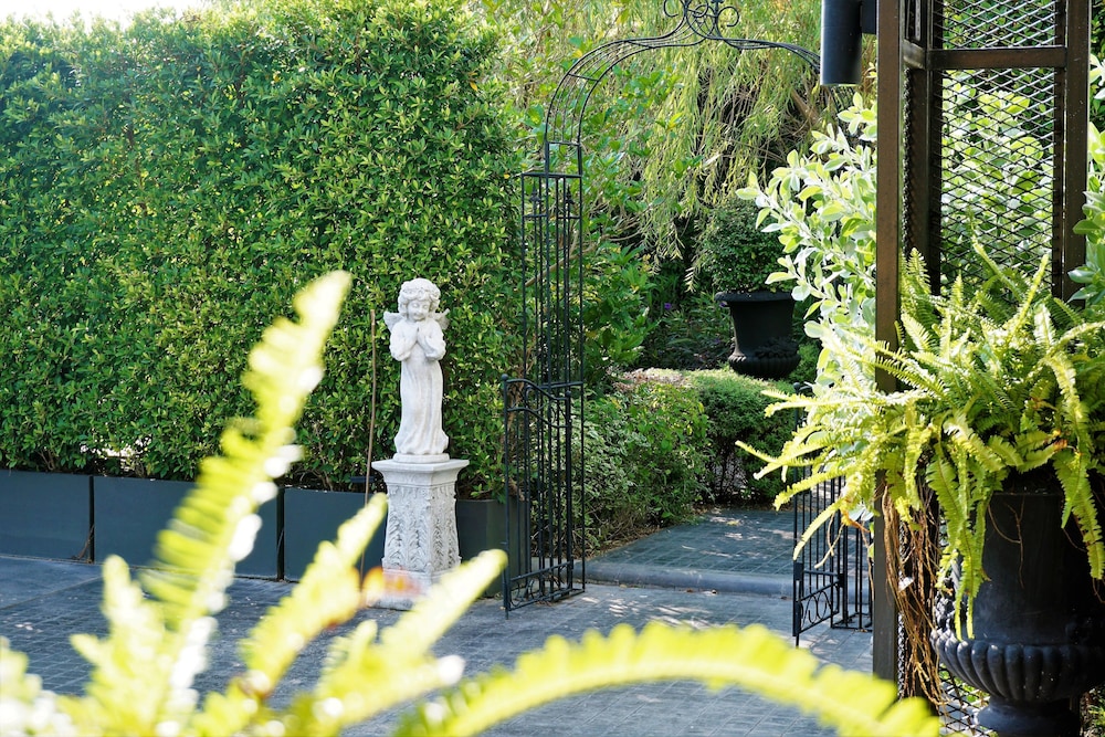 Marquise Boutique Hotel 60/64