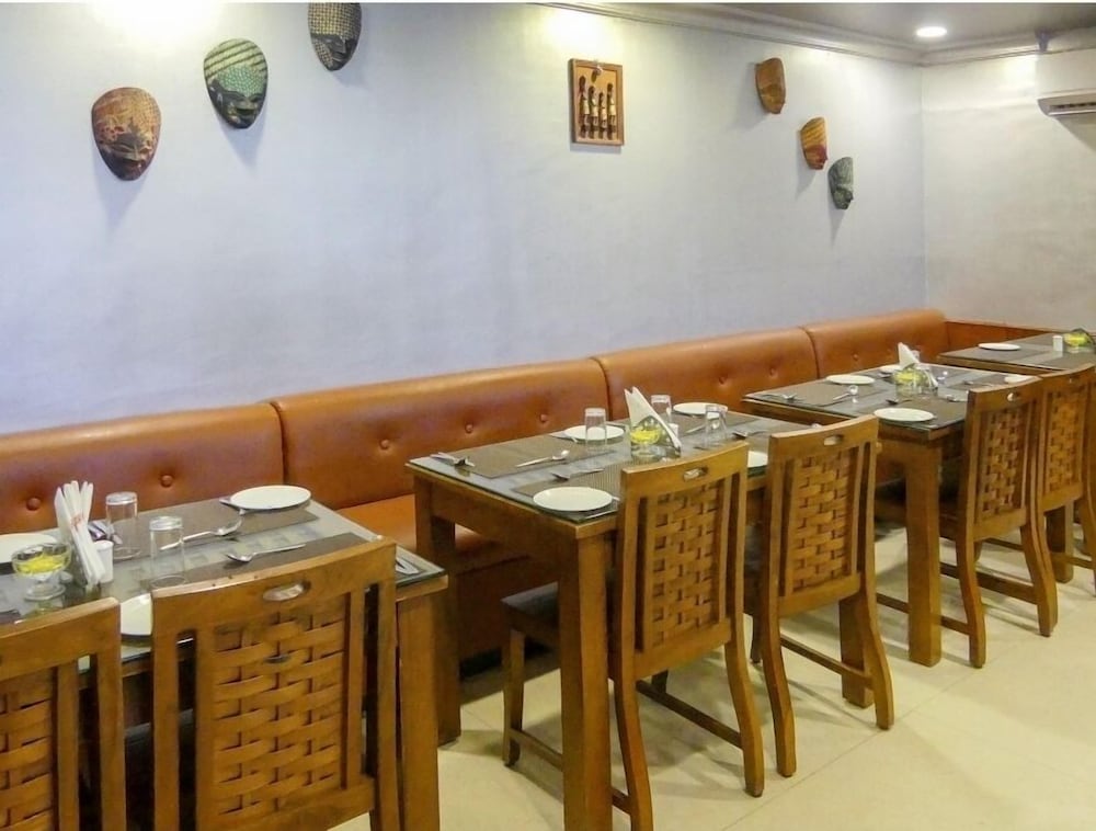 MEENAKSHI'S SUNSHINE HOTEL 20/29