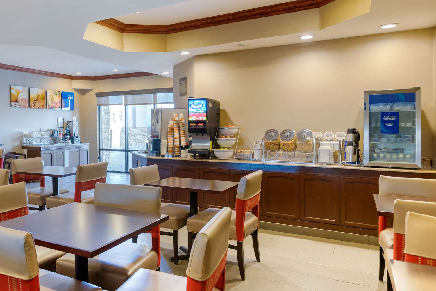 Comfort Suites South Haven near I-96 10/17