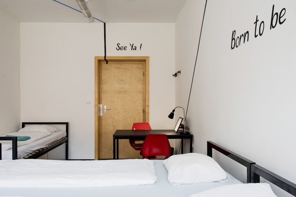 BASIC, DOUBLE OR TWIN BED, SHARED BATHROOM