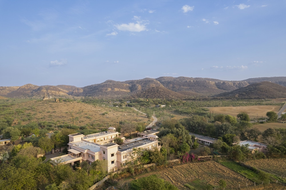 Hotel Dev Vilas 57/72