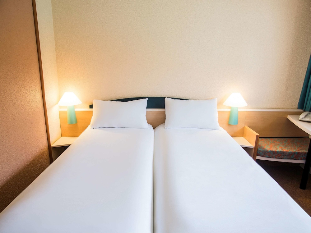 Ibis Tarbes Odos 24/64