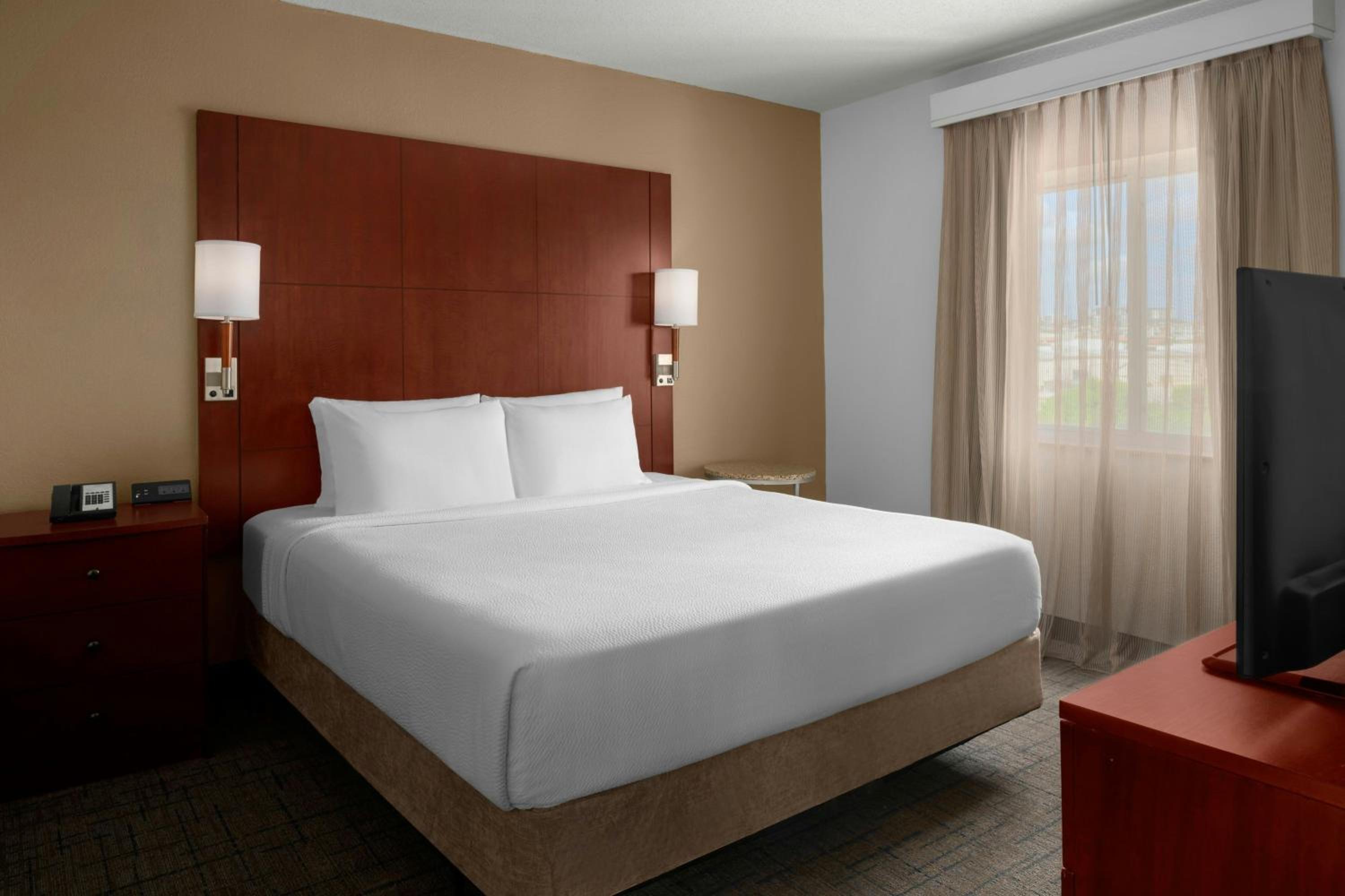 2 Bedrooms, Suite, King and Queen Bed, Sofa