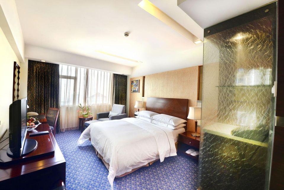 Special, Queen Bed