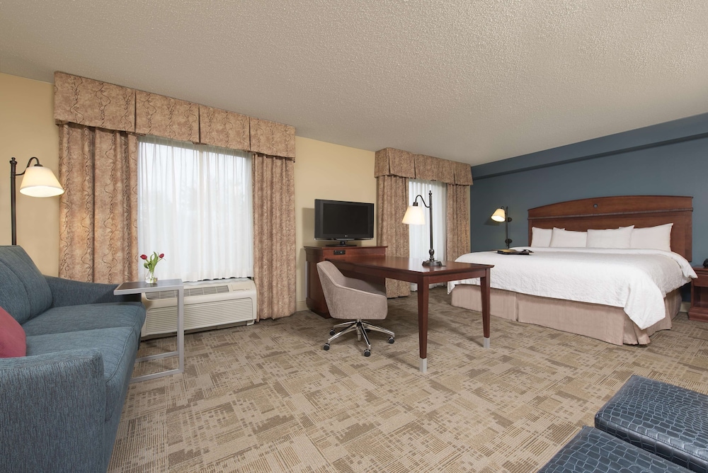 Hampton Inn Suites Bloomington Normal 24/48