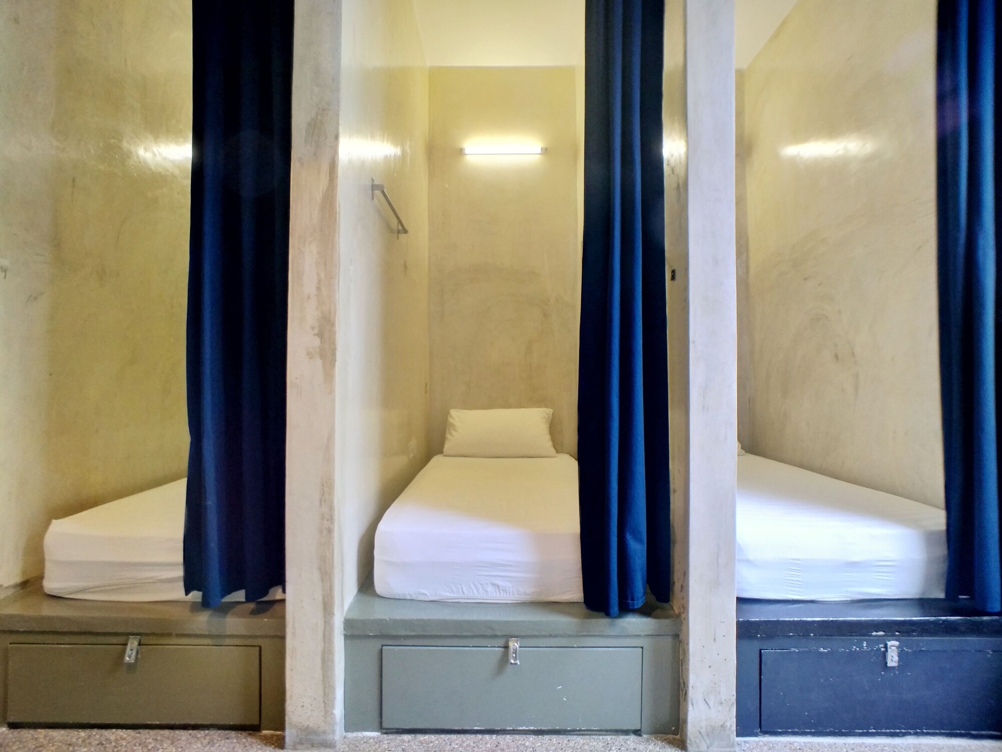 FAMILY, STUDIO, MULTIPLE BEDS, SHARED BATHROOM