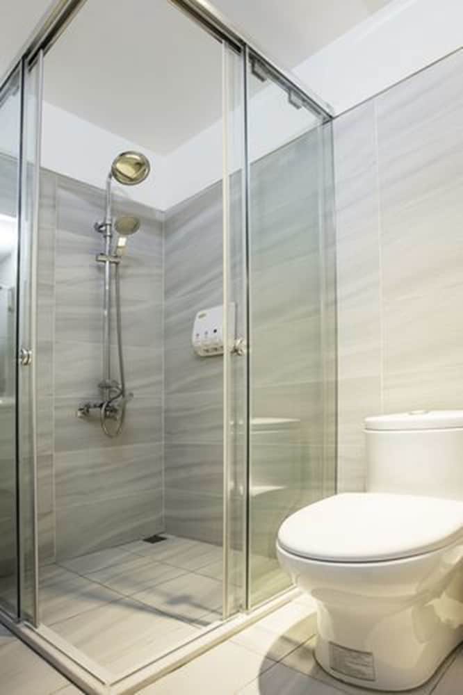 Hotel New Queen 2 30/36