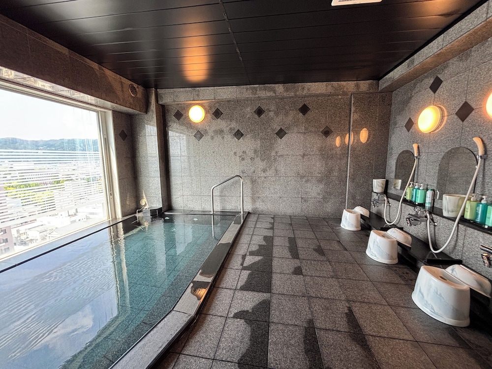 Hotel Route-Inn Tokuyama Ekimae 38/46