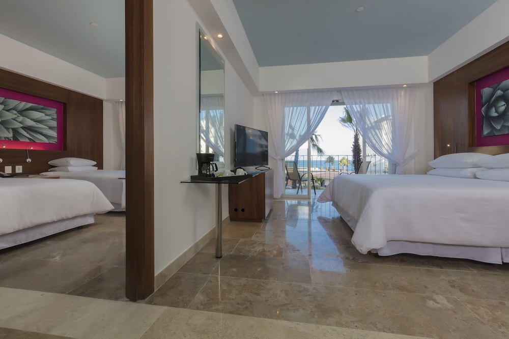 Altitude, Governor, Suite, King Bed, Ocean View, Sofa