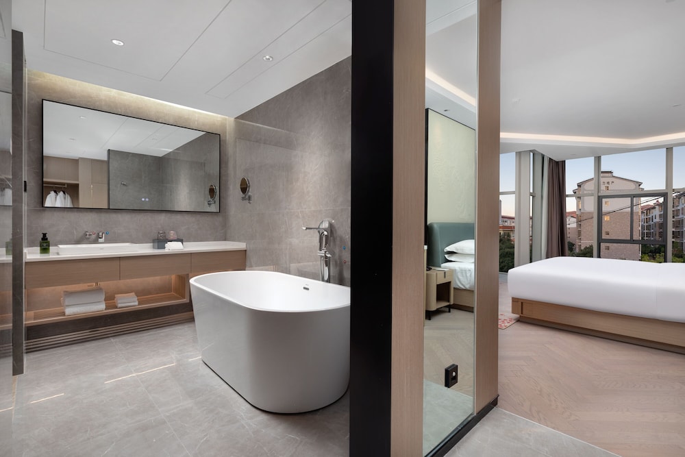 Ramada by Wyndham Honghe Kaiyuan 46/52