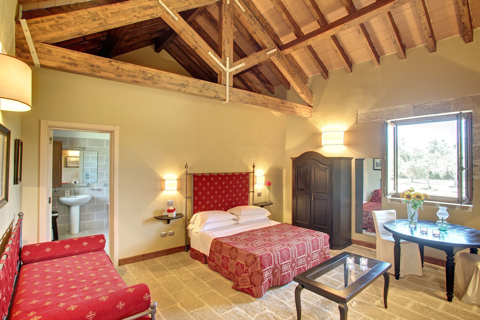 LUXURY, SUITE
