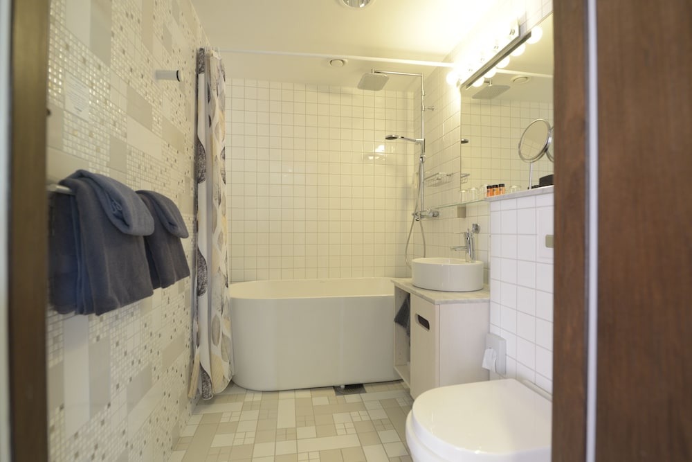 Standard, 1 Double and 1 Single Bed, Best Western Hotel Akersberga 2/3