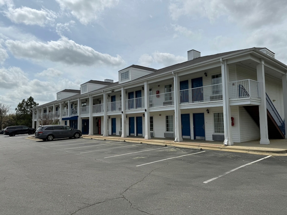 Baymont By Wyndham Roanoke Rapids 18/24