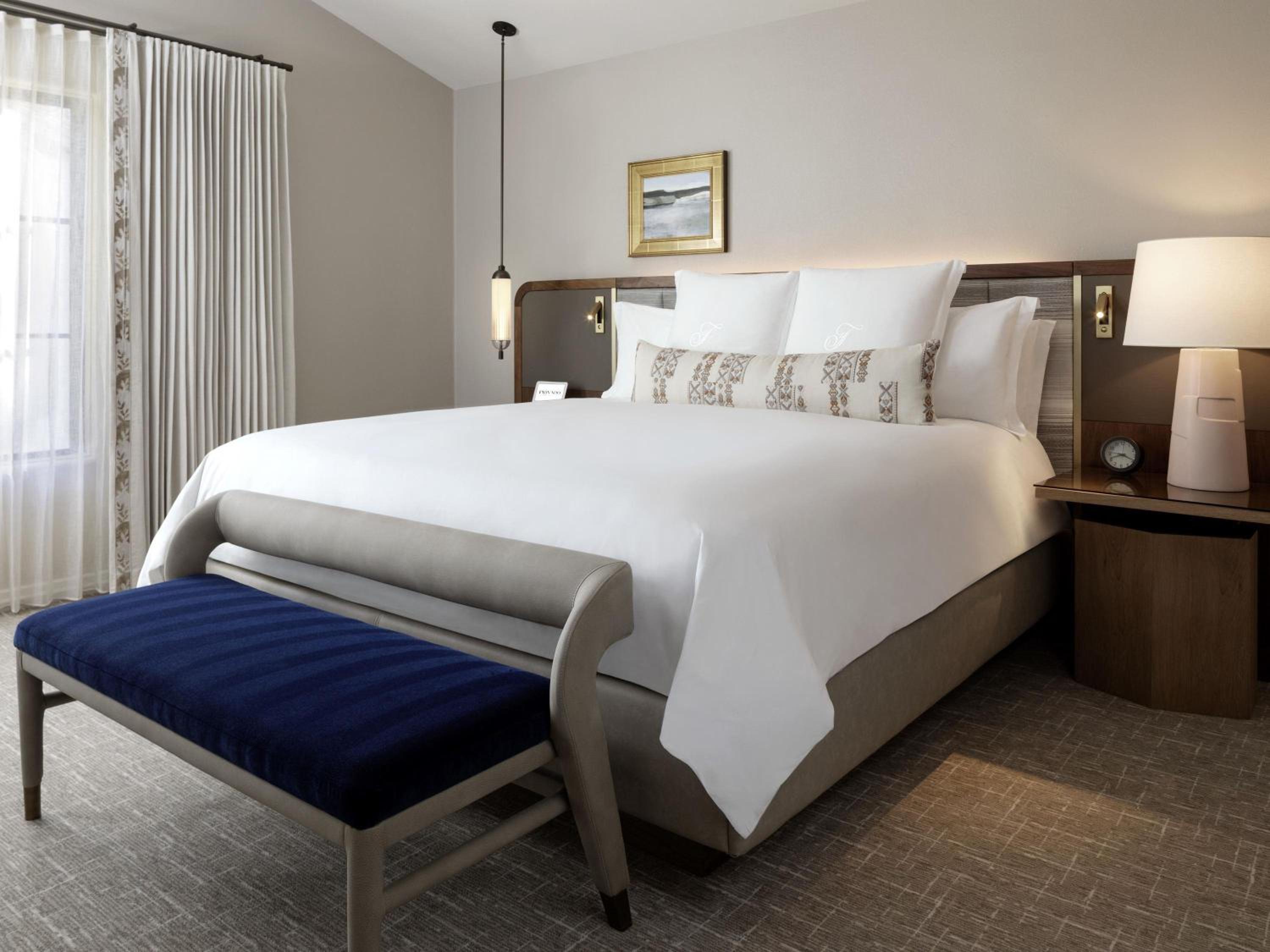 Private, 1 Bedroom, Suite, King Bed, Golf Course View, Balcony or Patio, Sofa