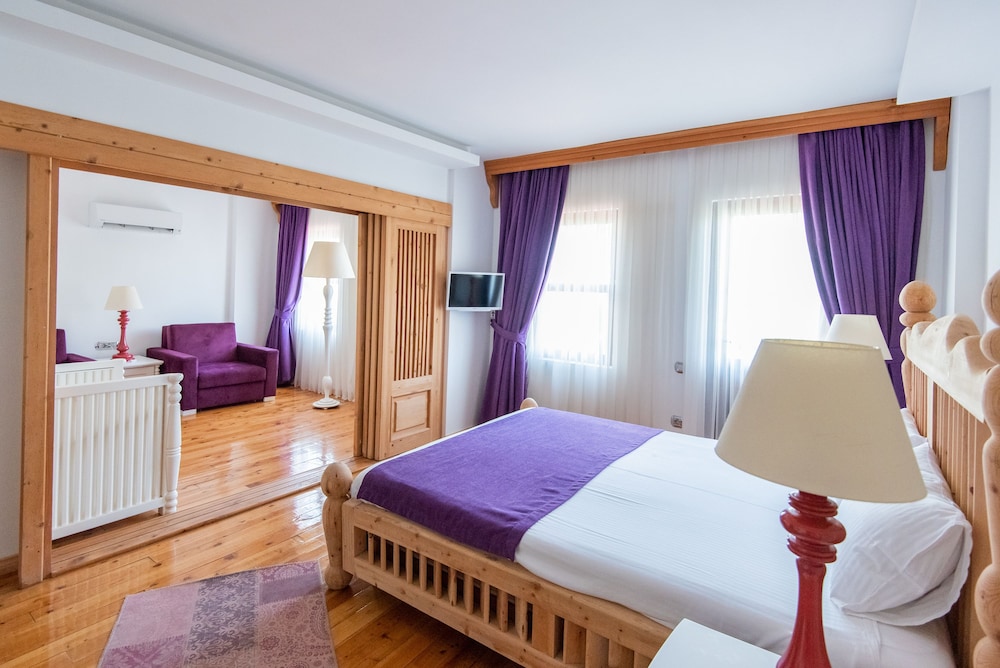COMFORT, SUITE