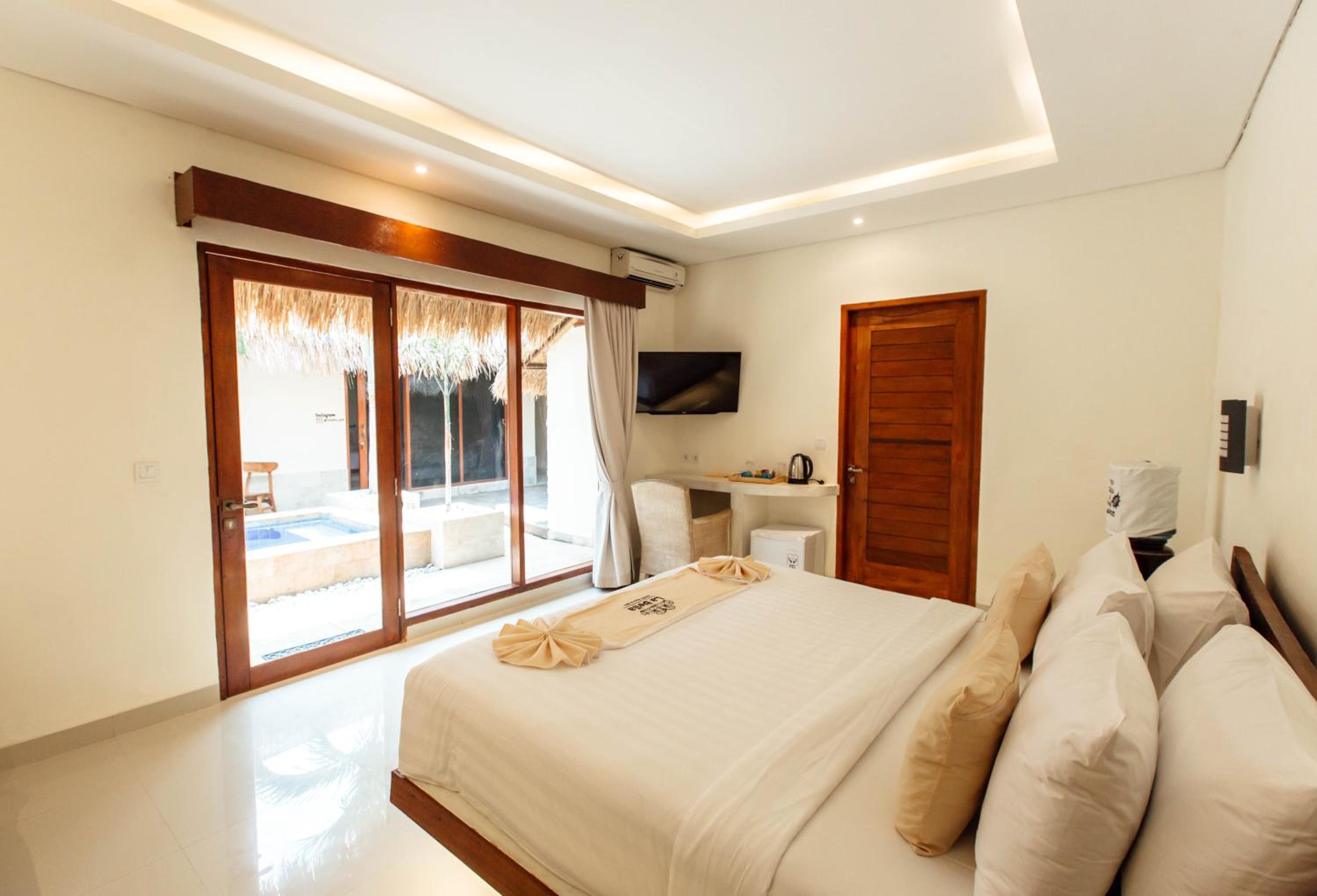 Junior Suite, Double Bed, Pool Side, Sofa