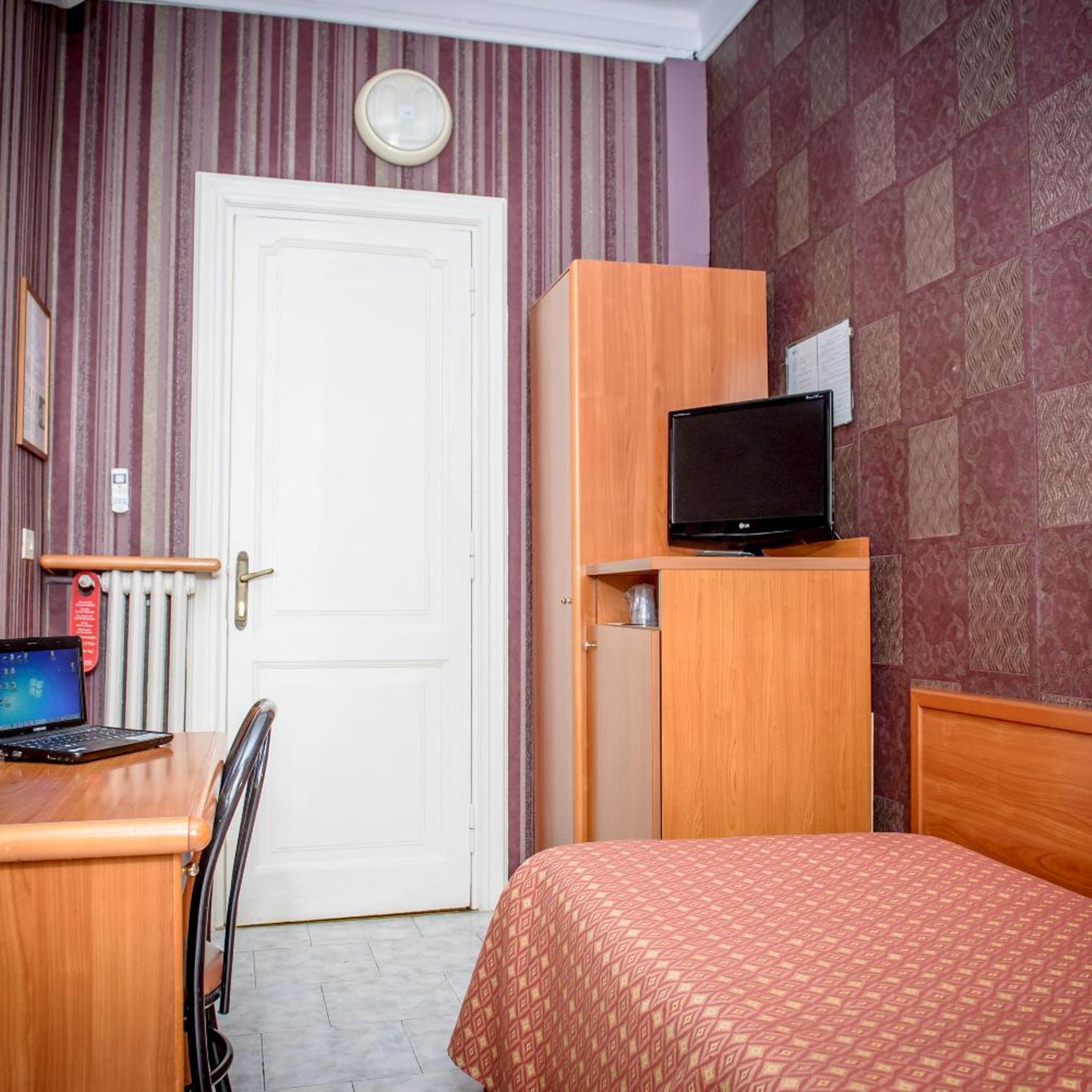 غرفة مفردة، Hotel Emmaus 4/13