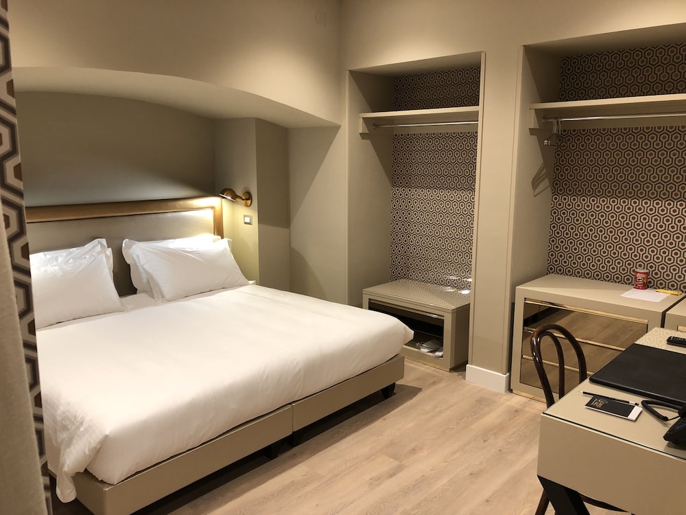 Caruso Place Boutique Wellness Suites 6/70
