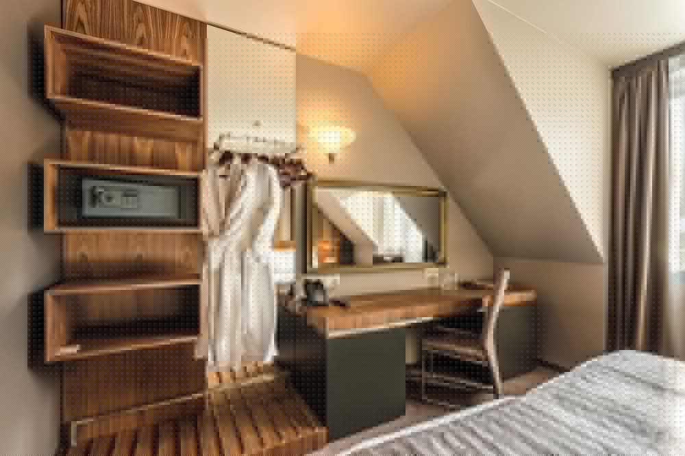 All Seasons Residence Hotel 40/68