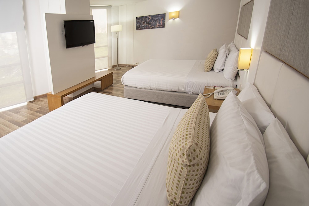 Hotel Cosmos Cali 12/36