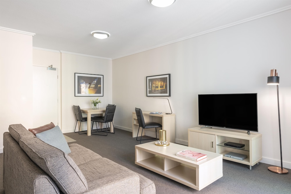 Oaks Brisbane Festival Suites 28/49