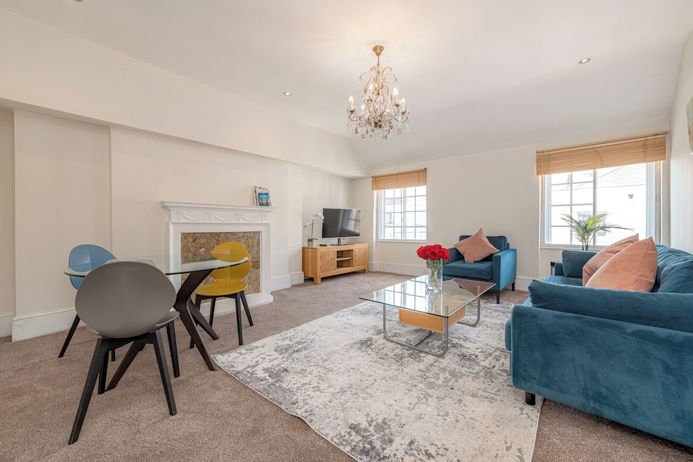 17 Hertford Street 22/42