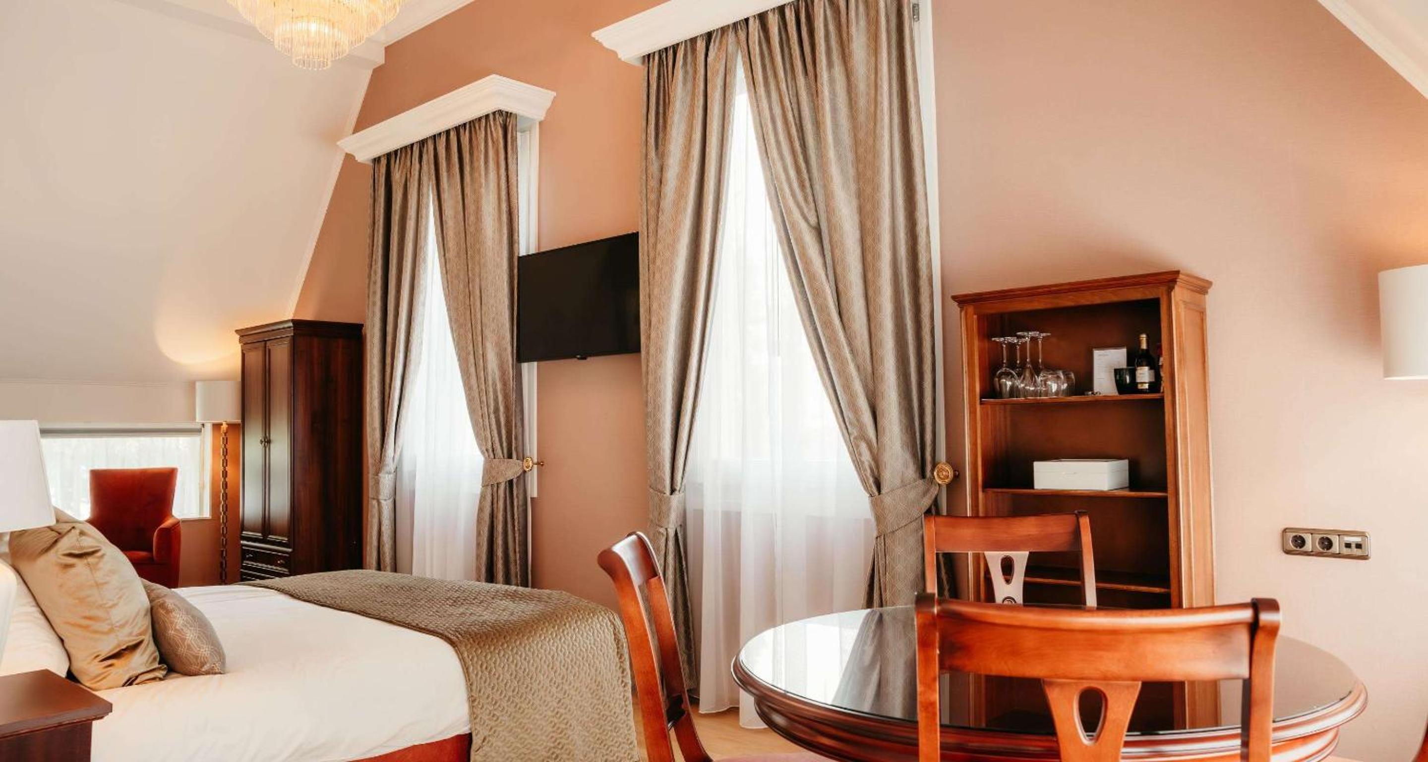 Bridal, Suite