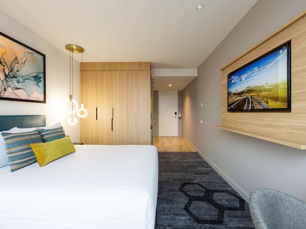 Mercure Canberra Belconnen 30/69