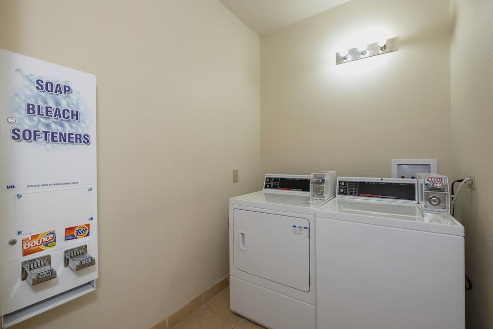 Econo Lodge Inn & Suites Monee 25/59