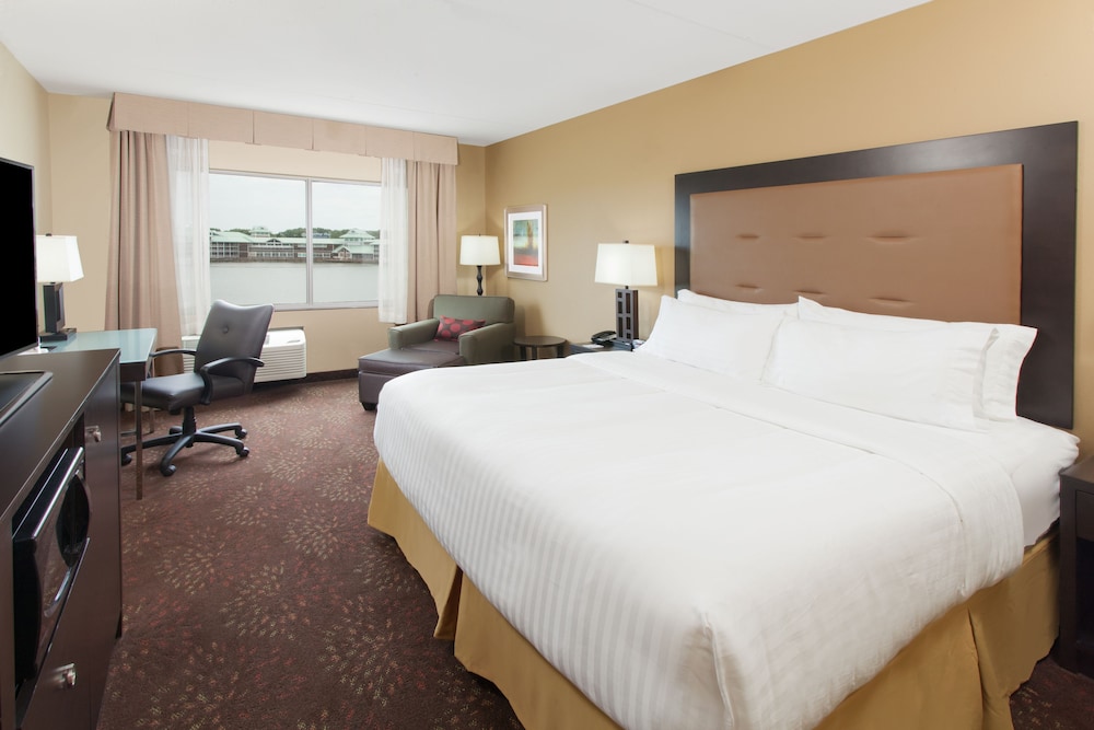 Holiday Inn Express Suites Sandusky 12/42