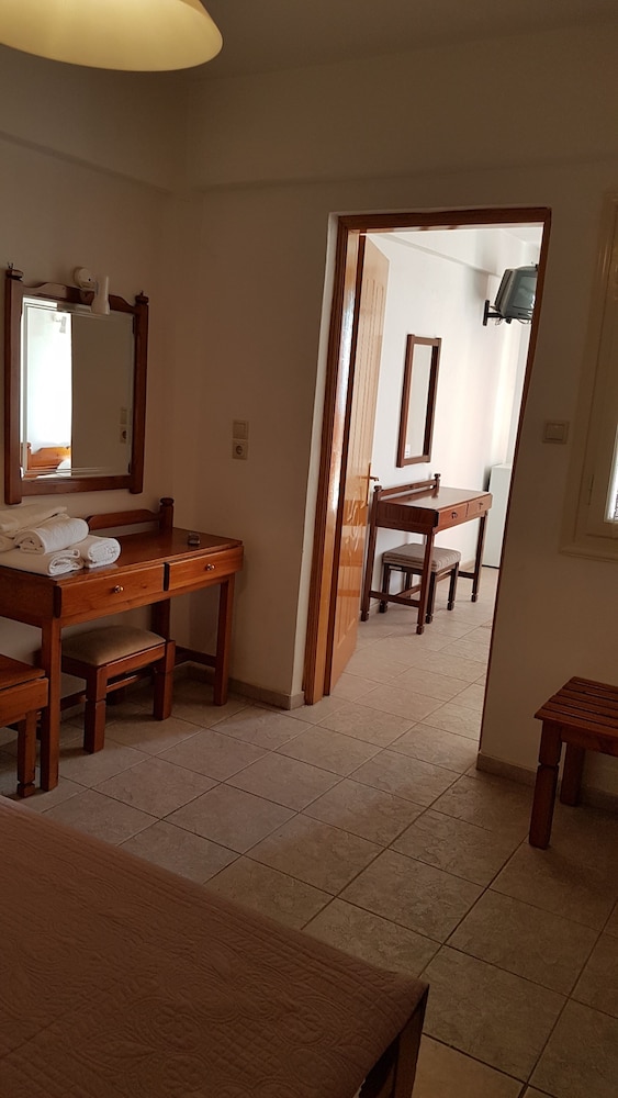 Orfeas Hotel 36/48