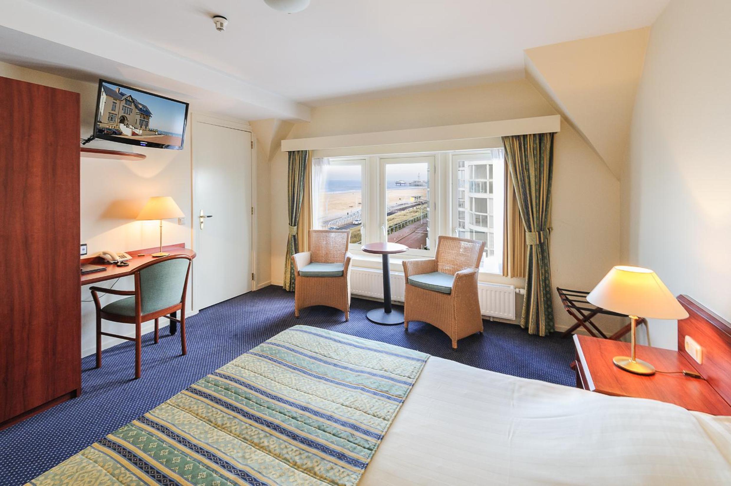 Superior, Twin Beds, Lateral Side Sea View، Boulevard Hotel Scheveningen 3/4