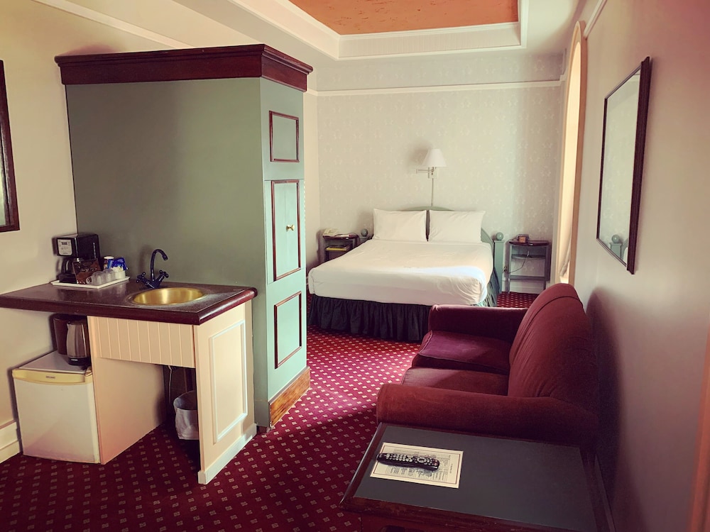 Bedford Regency Hotel, Trademark Collection by Wyndham 24/47