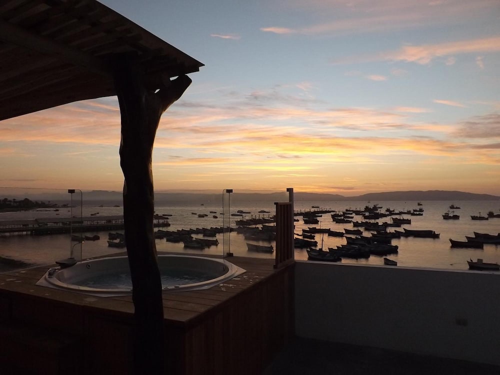 BAMBOO LODGE PARACAS 46/52