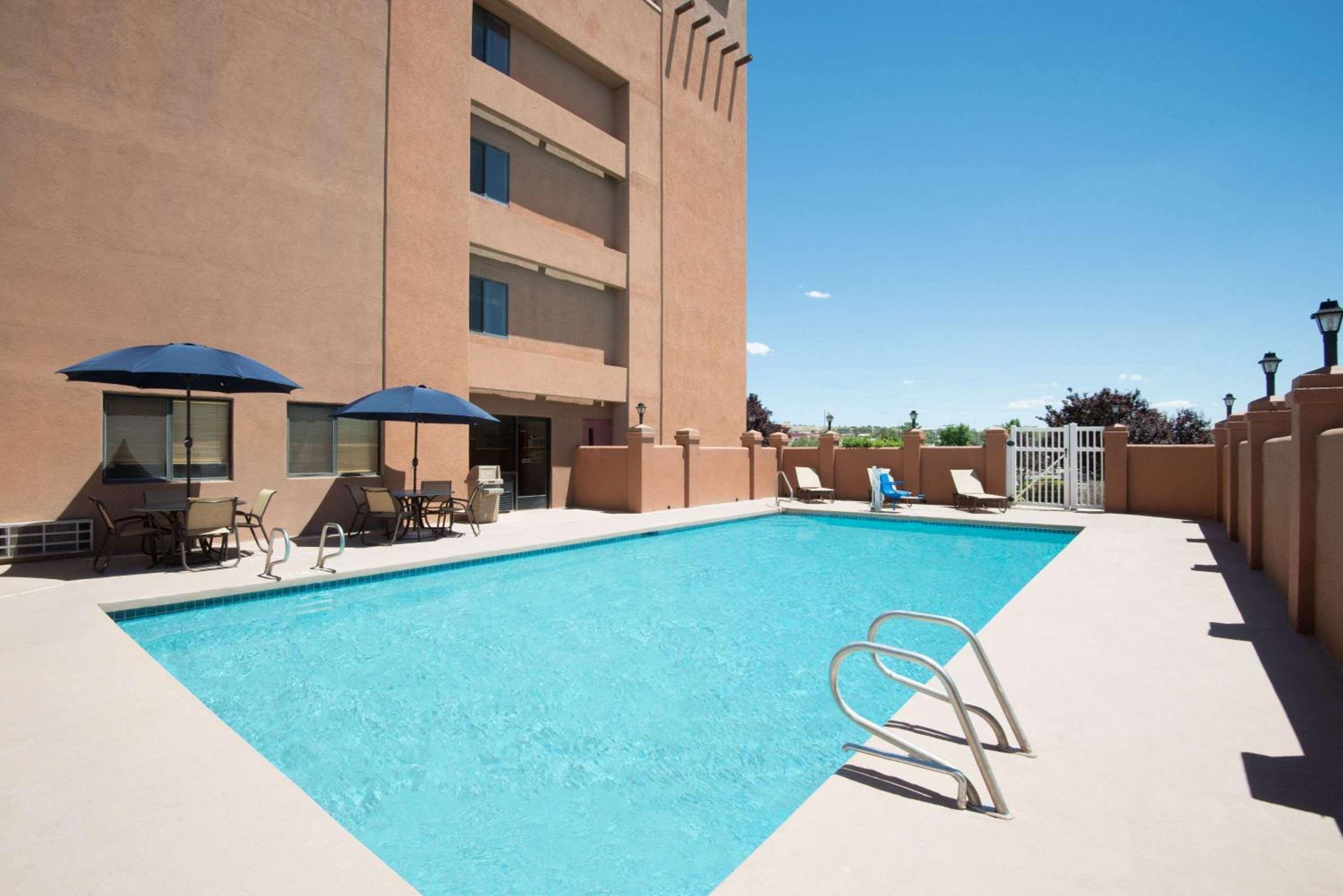 Hawthorn Suites by Wyndham Albuquerque 31/36