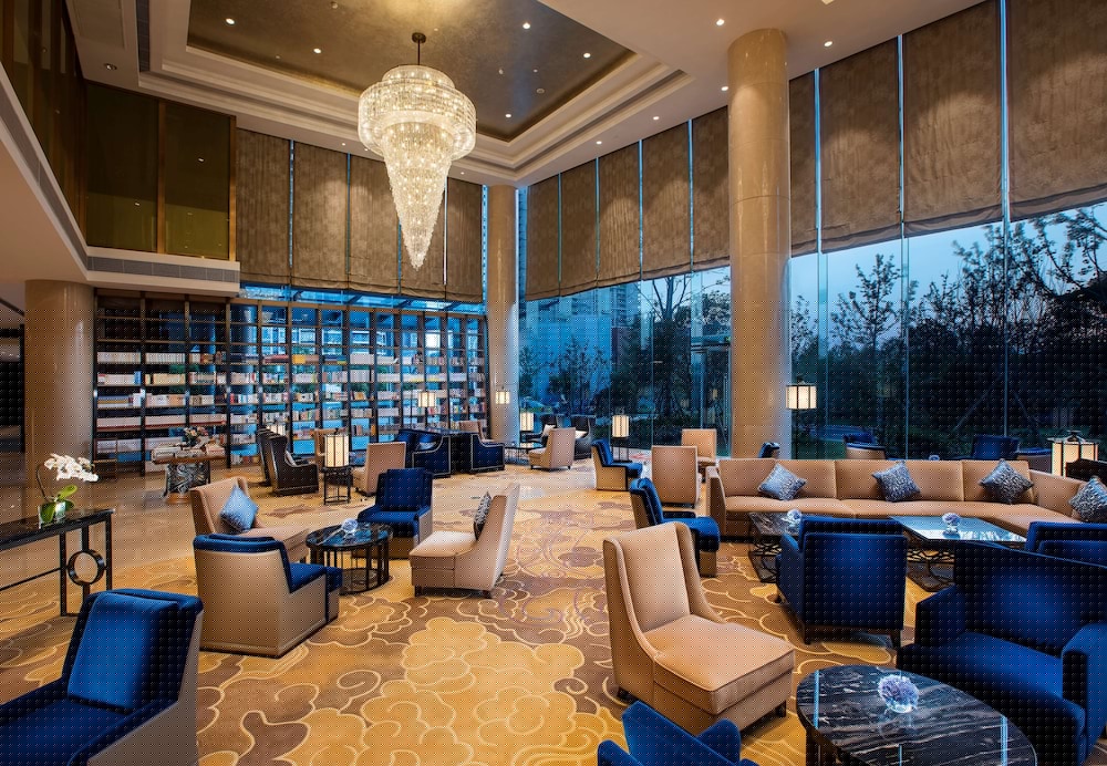 HILTON WUHAN RIVERSIDE 54/79