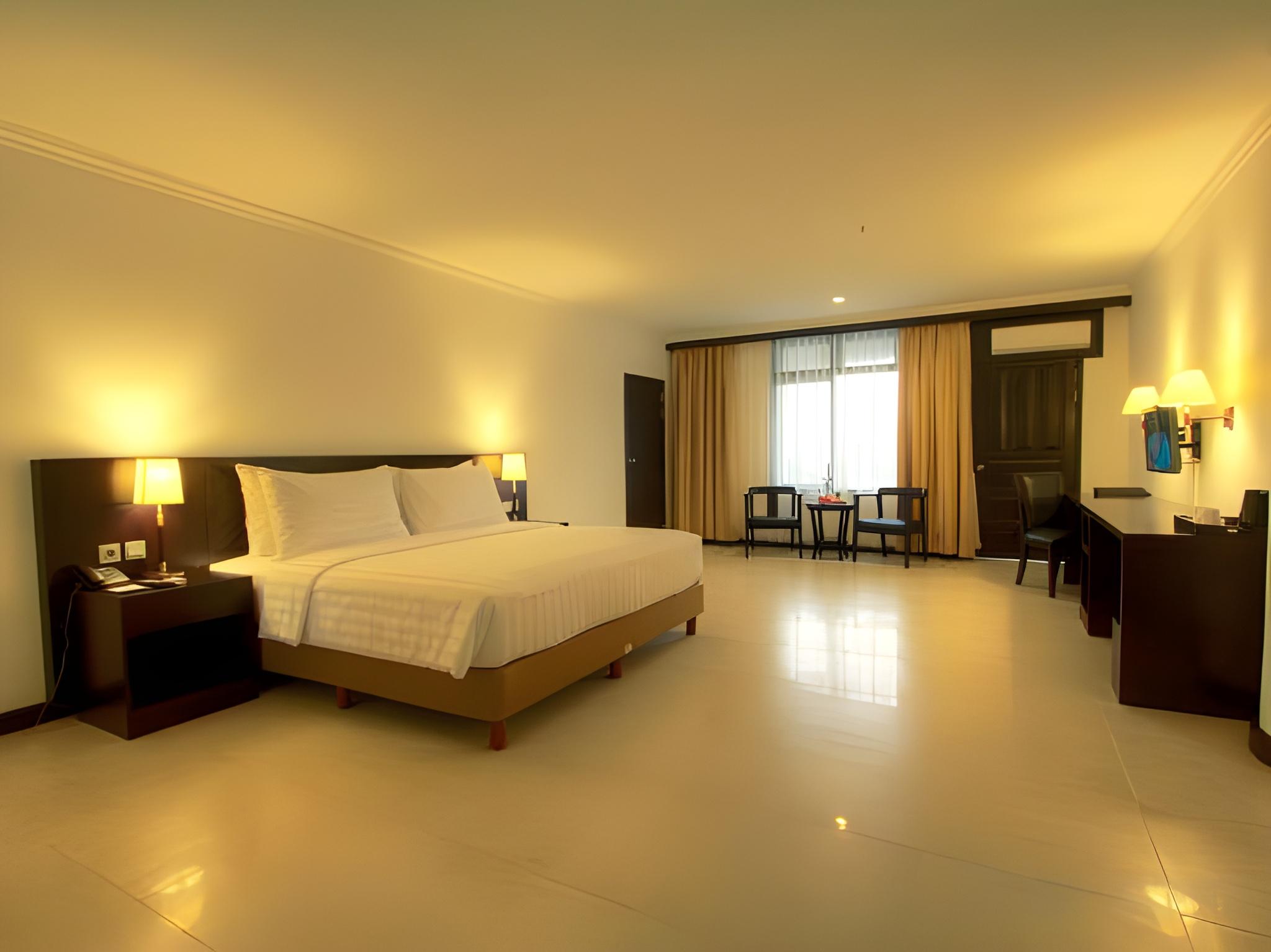 Paradise Hotel Golf and Resort 12/49